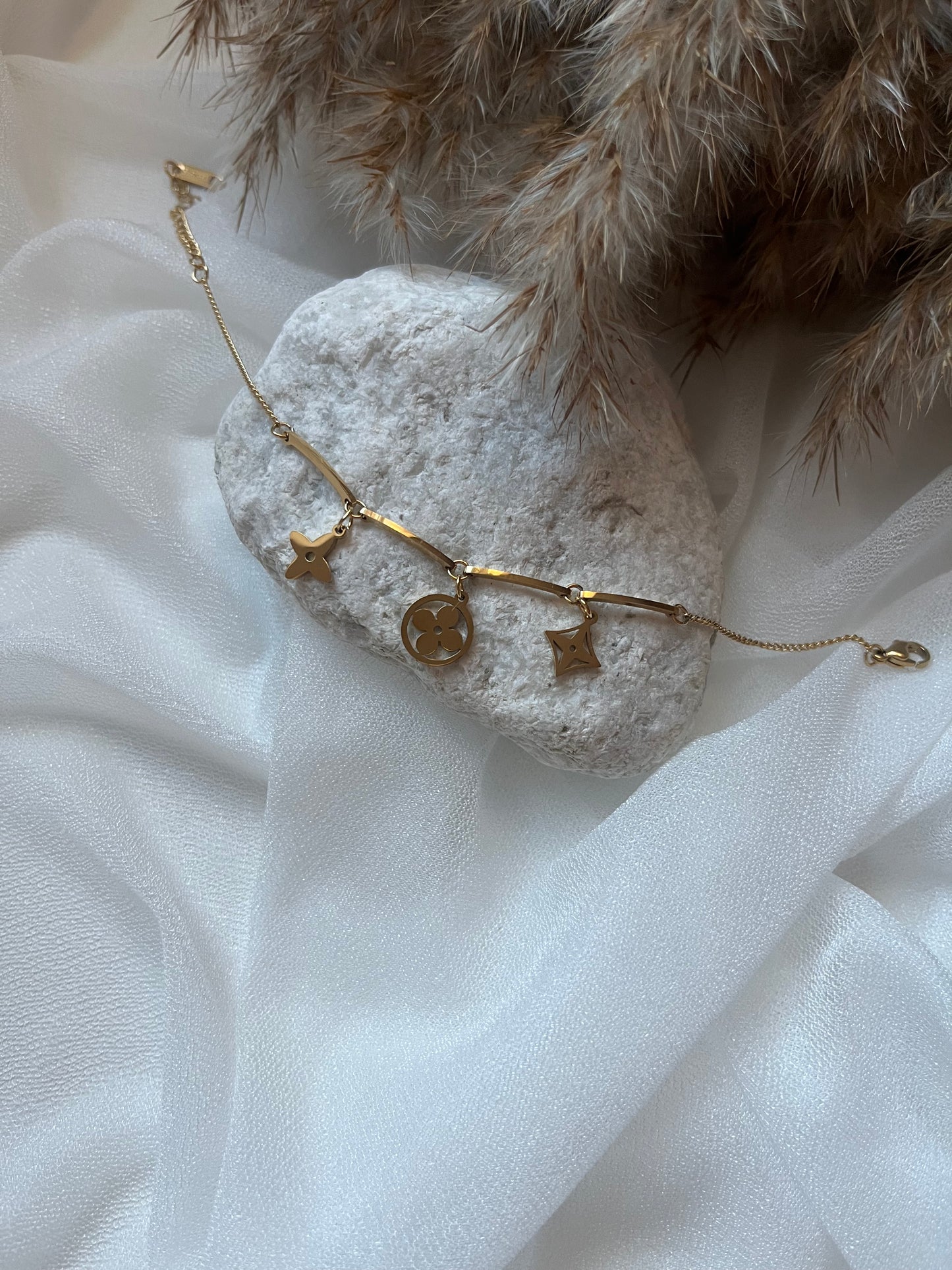 Timeless Charm Armband