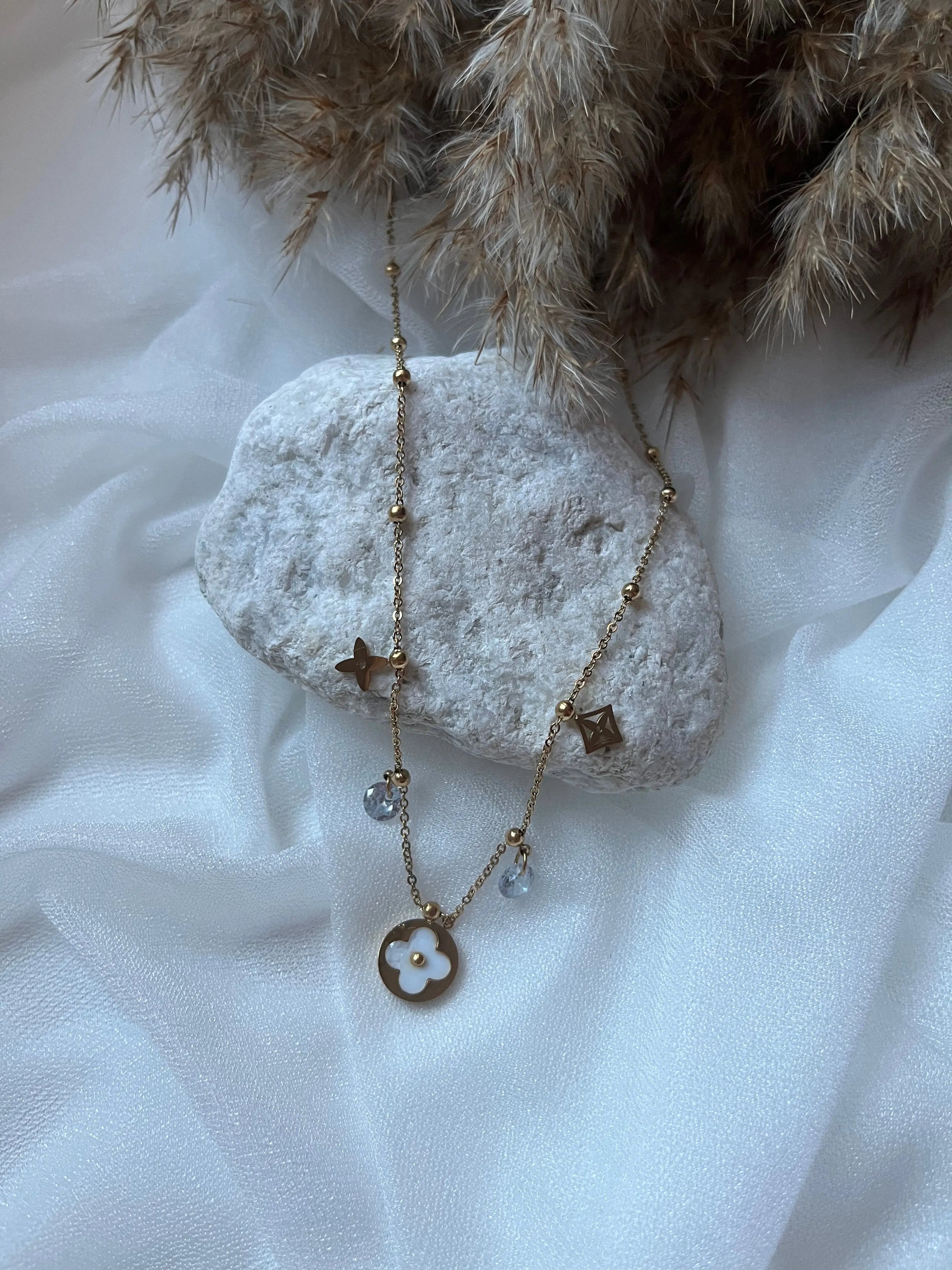 Elegance Blossom Halskette Adore Ani Jewelry