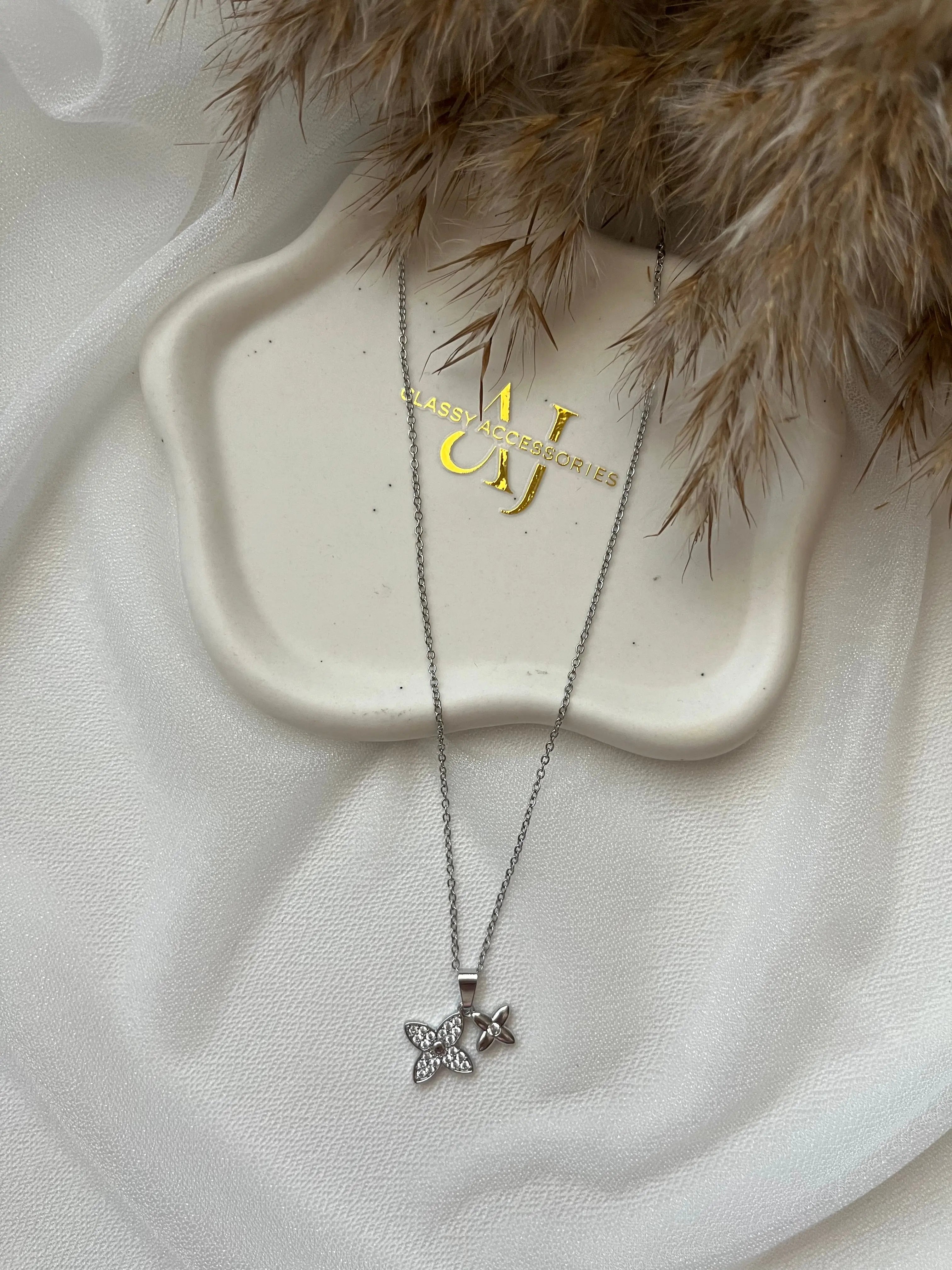 Clover Bloom Halskette Adore Ani Jewelry