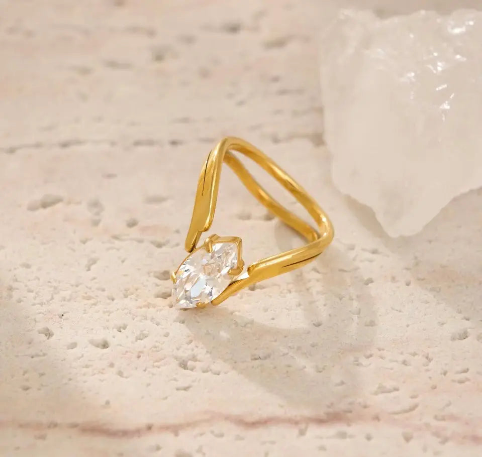 Marquise Glow – Goldener Zirkonia-Ring Adore Ani Jewelry
