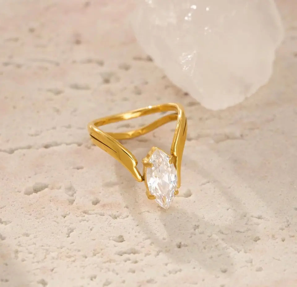 Marquise Glow – Goldener Zirkonia-Ring Adore Ani Jewelry