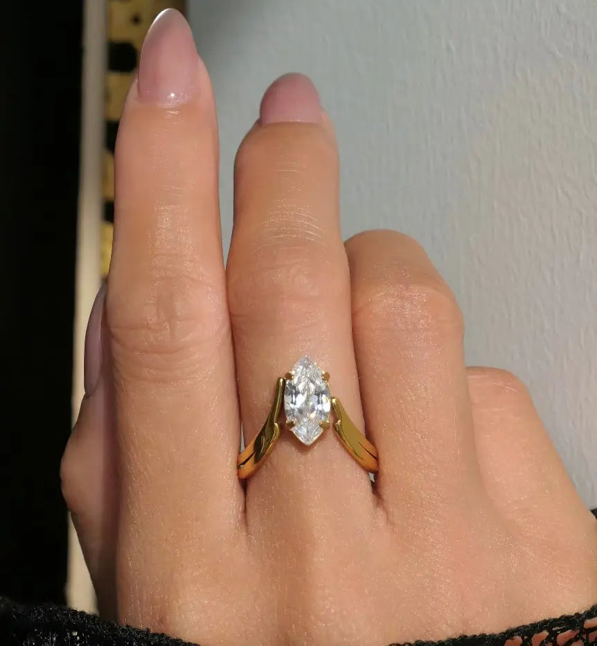 Marquise Glow – Goldener Zirkonia-Ring Adore Ani Jewelry